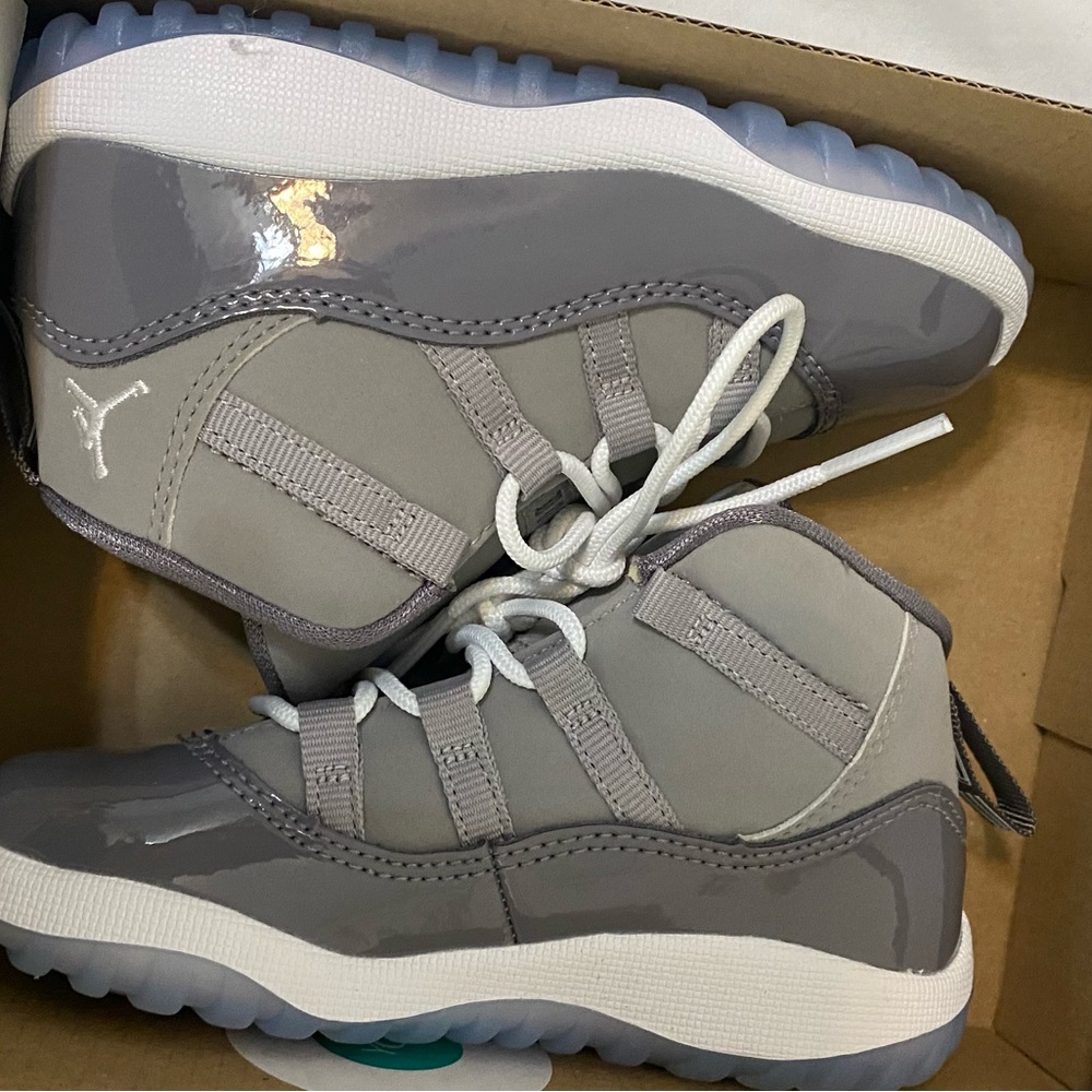JORDAN 11 RETRO TD
"Cool Grey 2021”